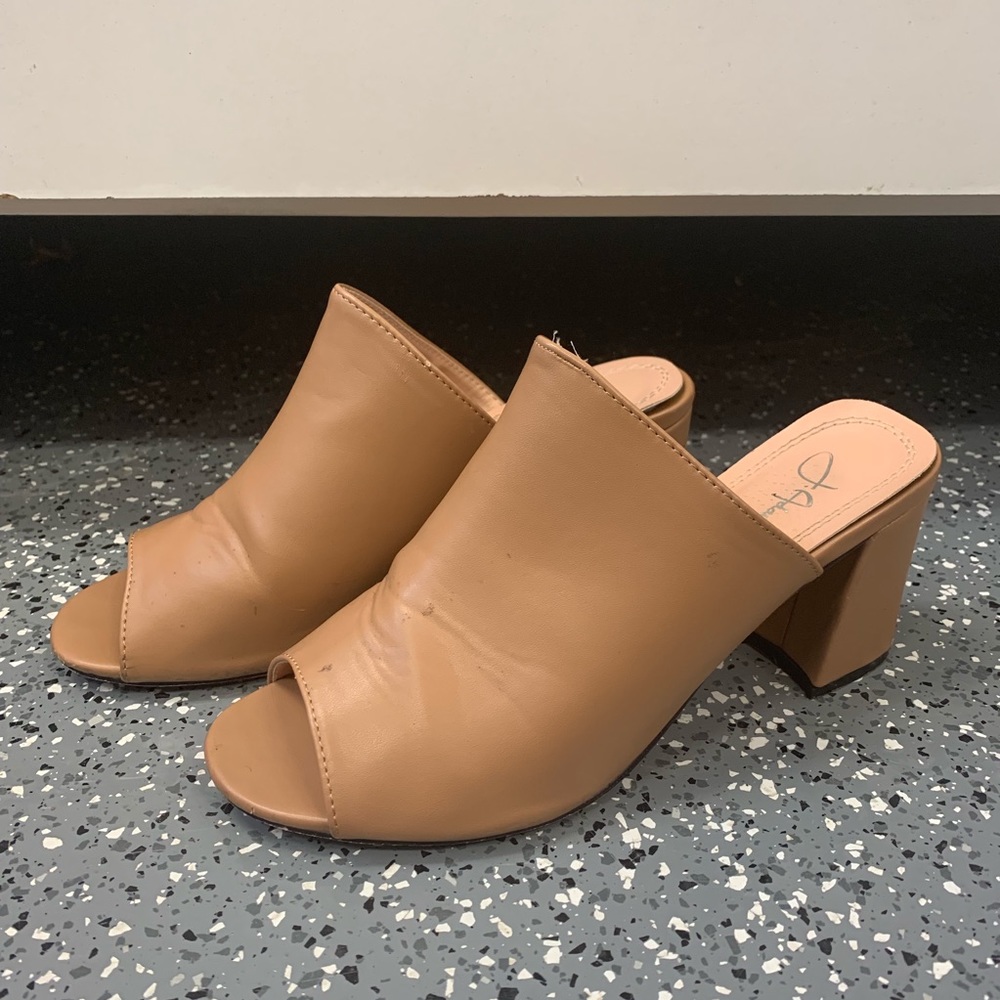 [USED] Zooshoo: Nude Mules